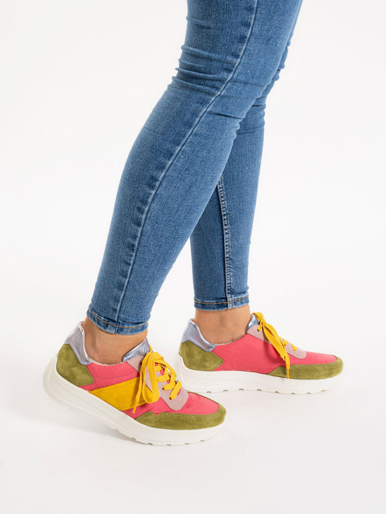 
                  
                    Ara New York Multi Trainer
                  
                