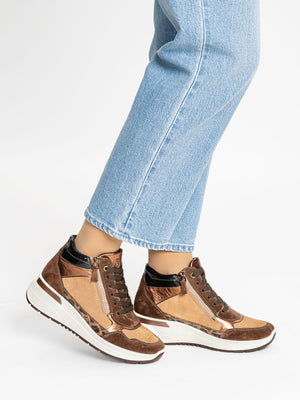 
                  
                    Ara Garda Hightop
                  
                