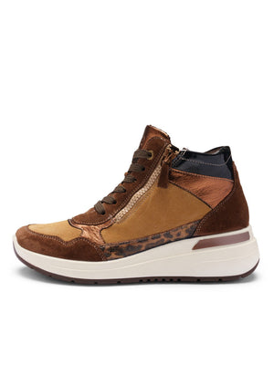 
                  
                    Ara Garda Hightop
                  
                
