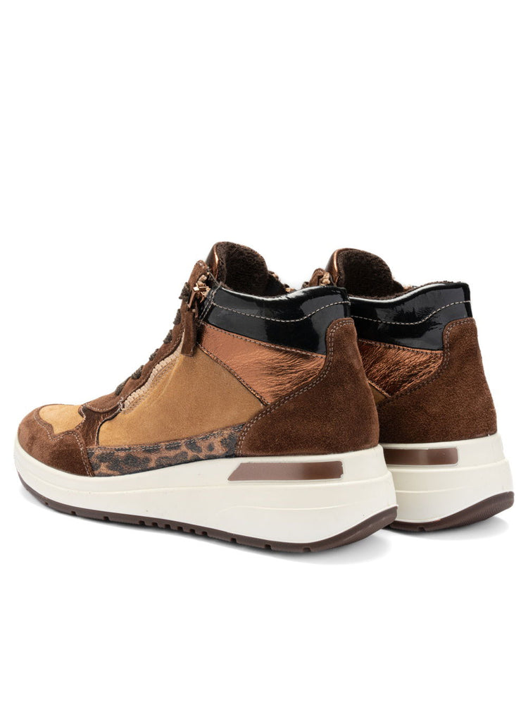 
                  
                    Ara Garda Hightop
                  
                