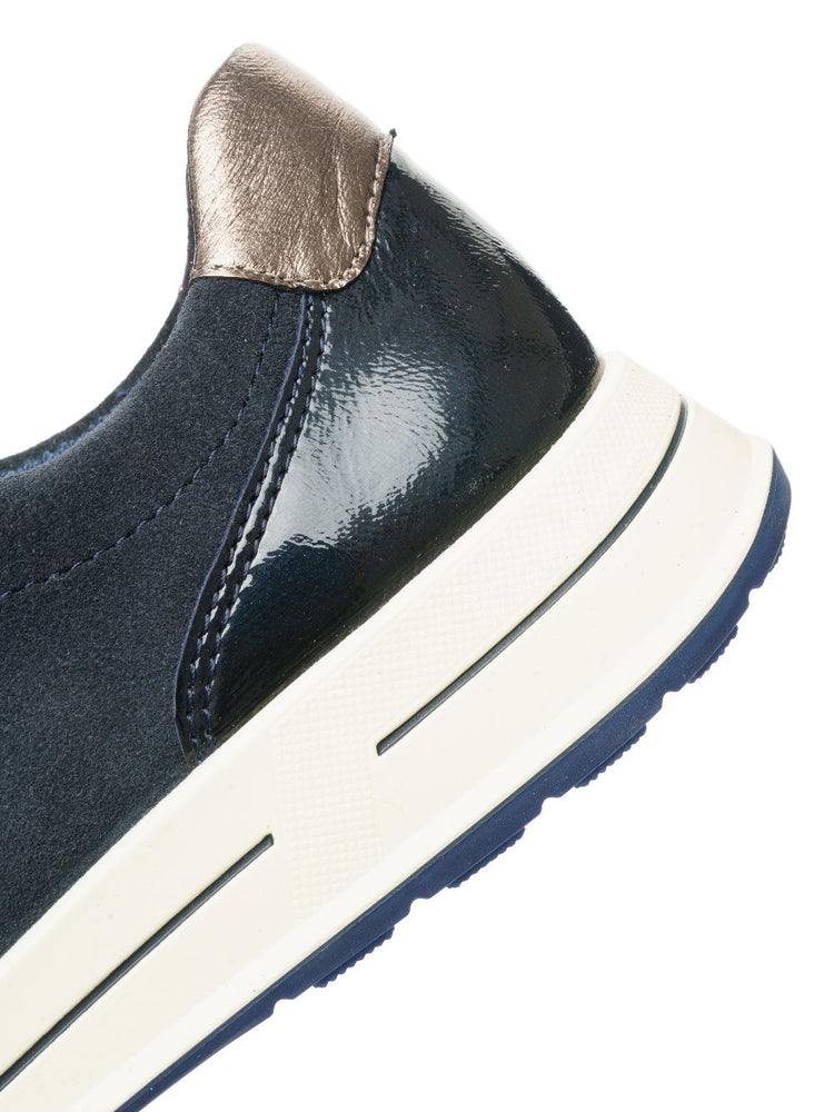 
                  
                    Ara Osaka Navy Trainer
                  
                