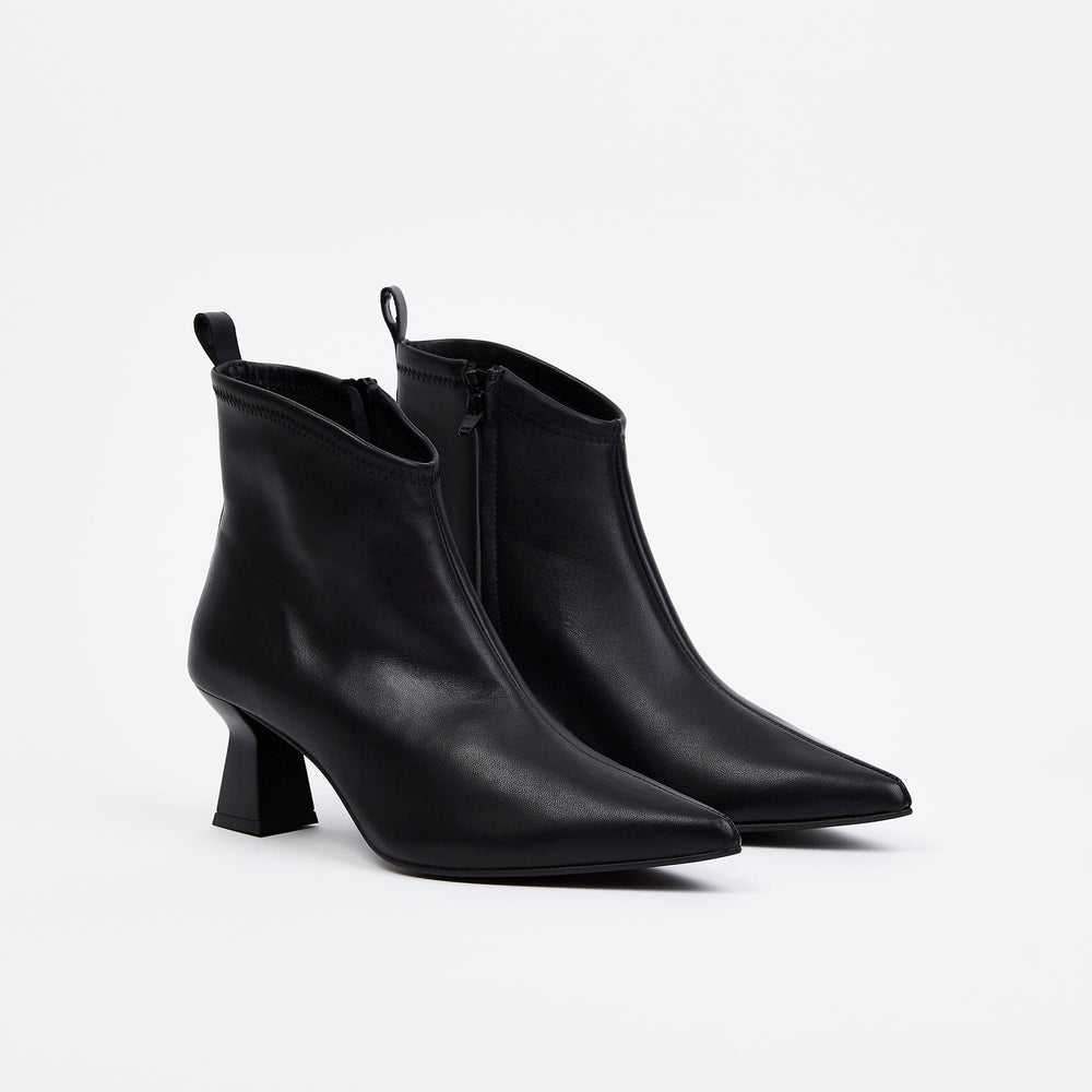 
                  
                    DIBIA CLASSIC LEATHER ANKLE BOOT 9250
                  
                