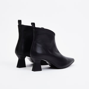 
                  
                    DIBIA CLASSIC LEATHER ANKLE BOOT 9250
                  
                