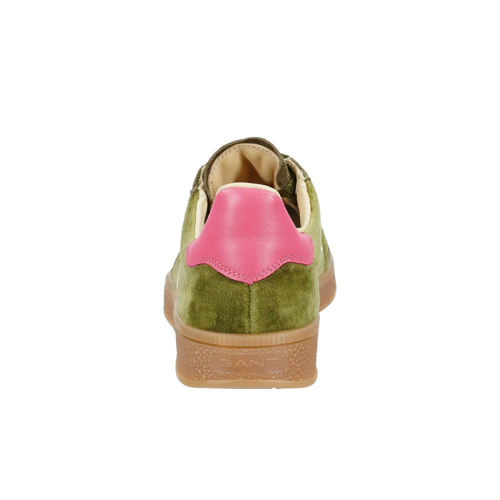 
                  
                    Gant Cuzima Dark Olive Green sneaker with pink heel and white logo showing pink heel tab
                  
                