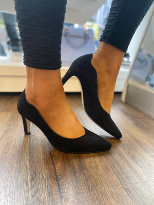 
                  
                    GABOR SUEDE SCALLOPED EDGE BLACK HIGH HEEL
                  
                