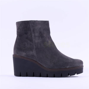 
                  
                    GABOR SUEDE NAVY WEDGE BOOT 34.780.36
                  
                