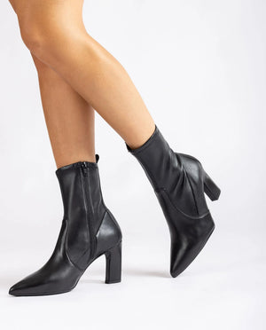 Unisa top black boots